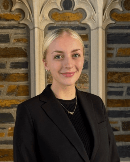 Chloe Lowman headshot